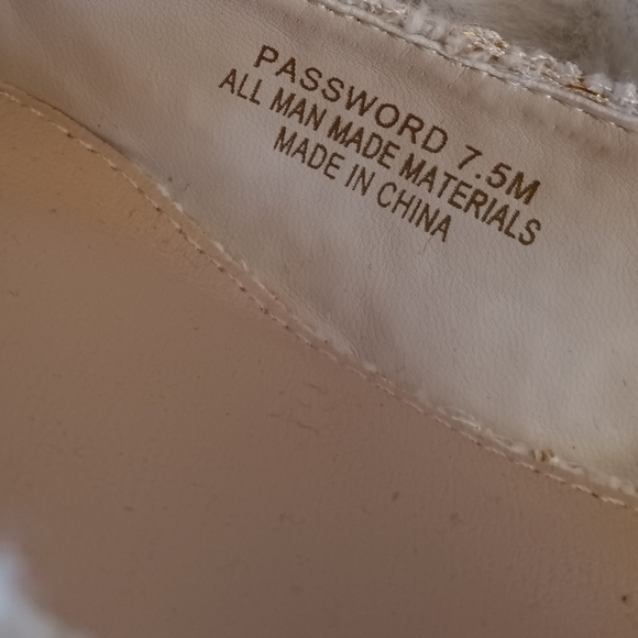 Tahari Sandals - Picture 5 of 7